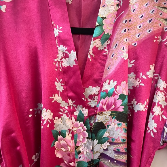 NWOT Gorgeous hot pink peacock print poly kimono style robe from Japan. One sz. - Picture 4 of 5